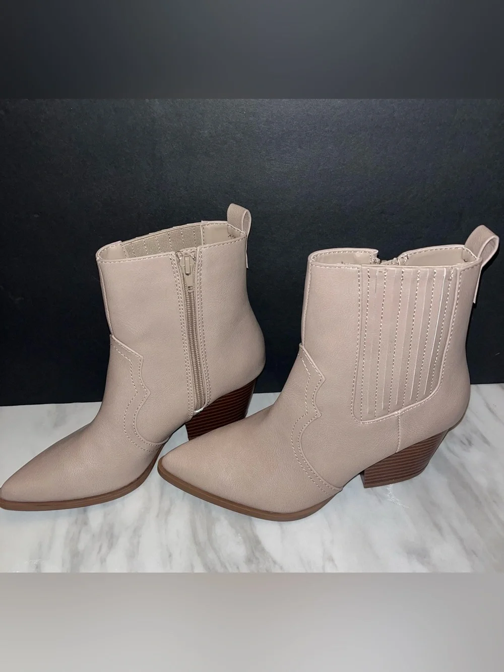 NEW Qupid Nude Beige Western Ankle Booties Pointed Toe Block Heel Size 6 - Picture 1 of 7
